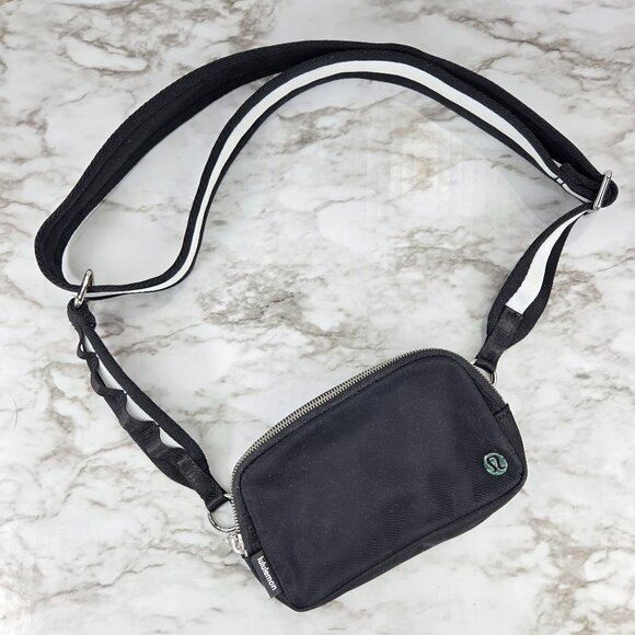 Lululemon Everywhere Crossbody Bag - Picture 2 of 5